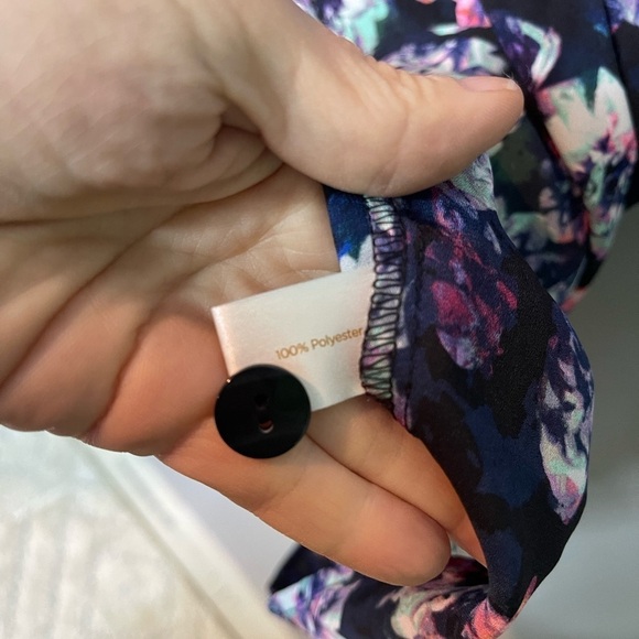 Decree 1X Black Floral Tunic Dress with Roll-Tab Sleeves - Picture 7 of 9